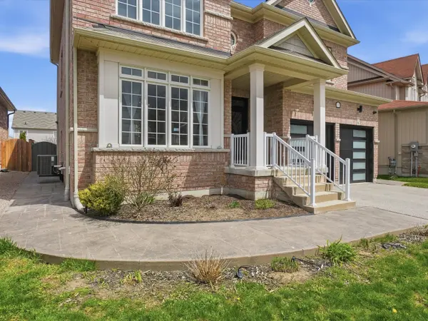 17 Mount CRES, Essa, ON L3W 0N4