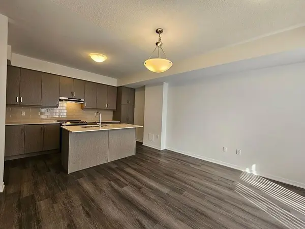 31 ALMOND BLOSSOM Mews S #TH 141, Vaughan, ON L4K 0N7