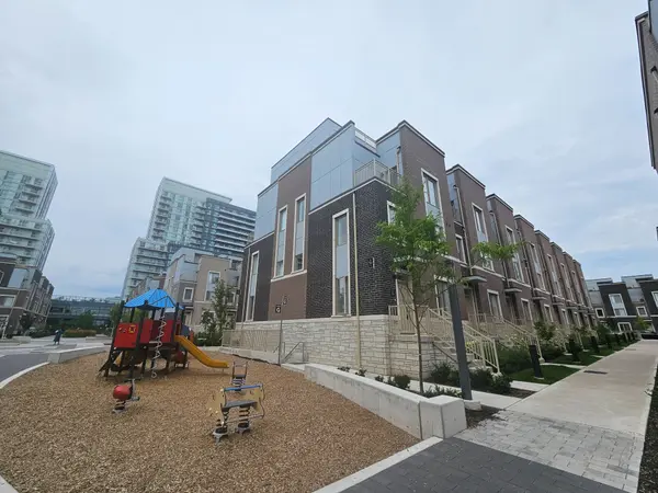 31 ALMOND BLOSSOM Mews S #TH 141, Vaughan, ON L4K 0N7
