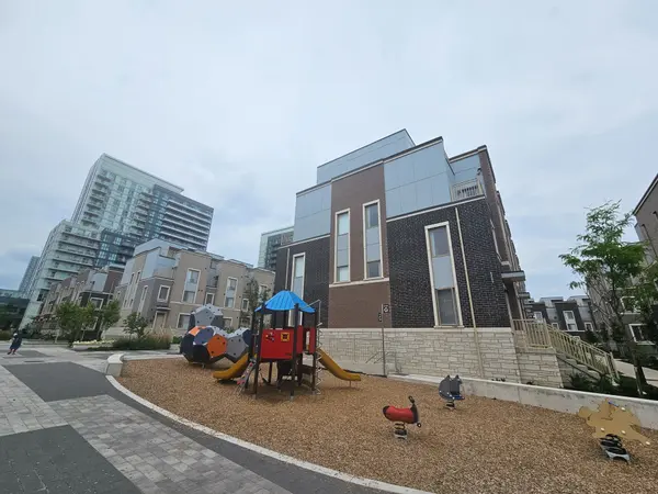 31 ALMOND BLOSSOM Mews S #TH 141, Vaughan, ON L4K 0N7
