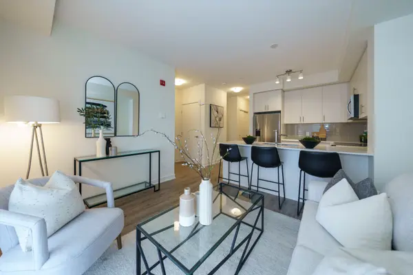 340 Plains RD E #203, Burlington, ON L7T 0C2