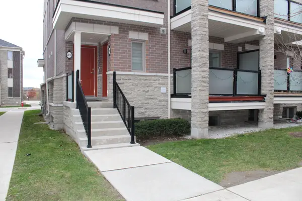 240 Lagerfeld DR #5, Brampton, ON L7A 5G9