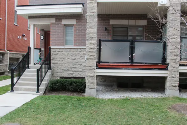 240 Lagerfeld DR #5, Brampton, ON L7A 5G9