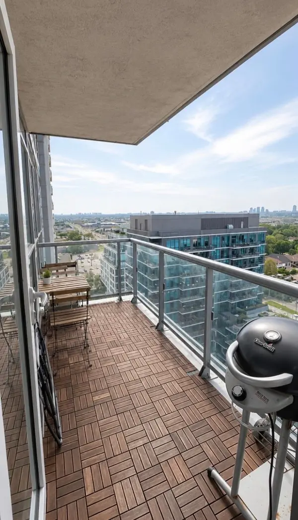 17 Zorra ST #1413, Toronto W08, ON M8Z 0C1
