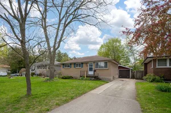 33 Strathcona DR,  London East,  ON N5W 1P7