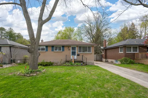 33 Strathcona DR, London East, ON N5W 1P7