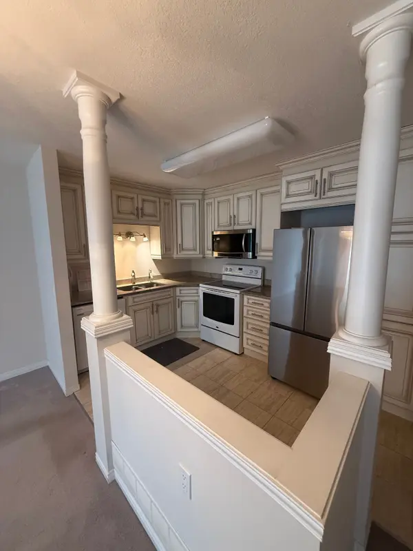 2705 KINGSWAY DR #9, Kitchener, ON N2C 2T2
