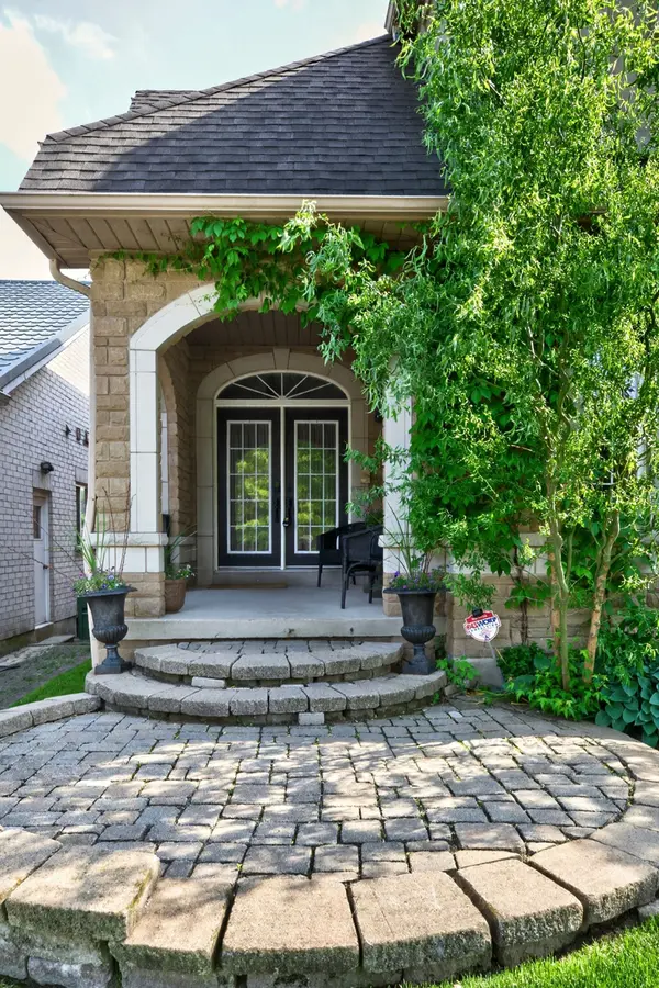 29 Gaines AVE, Hamilton, ON L9H 7M4
