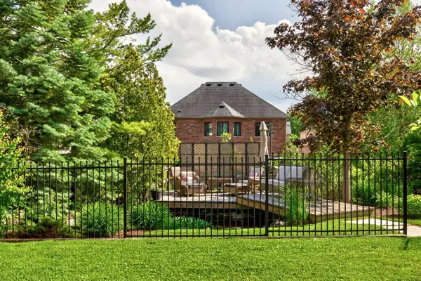 29 Gaines AVE, Hamilton, ON L9H 7M4