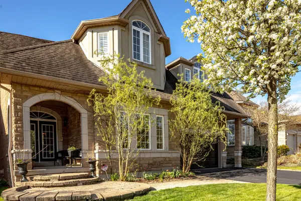 29 Gaines AVE, Hamilton, ON L9H 7M4