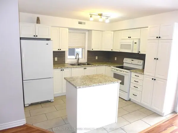 216 Carillon ST #3, Vanier And Kingsview Park, ON K1L 5X8