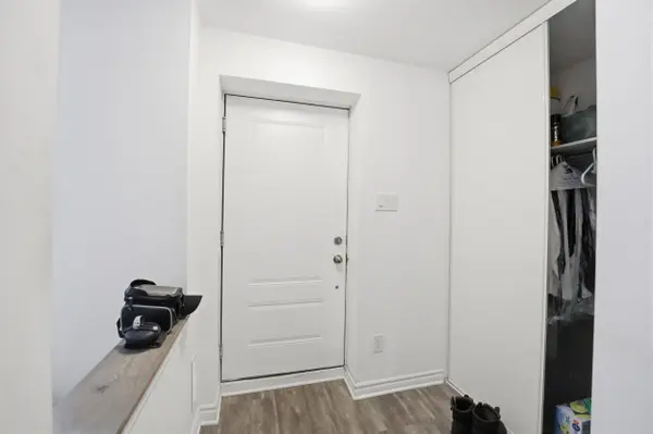 30 Jaguar Pvt Private #F, Kanata, ON K2V 0J3