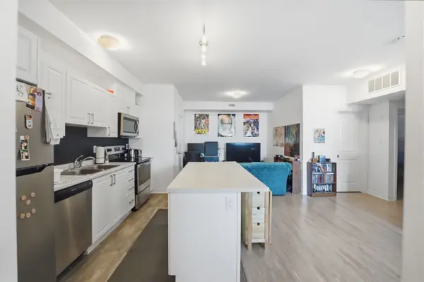 30 Jaguar Pvt Private #F, Kanata, ON K2V 0J3