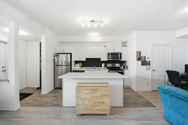 30 Jaguar Pvt Private #F, Kanata, ON K2V 0J3