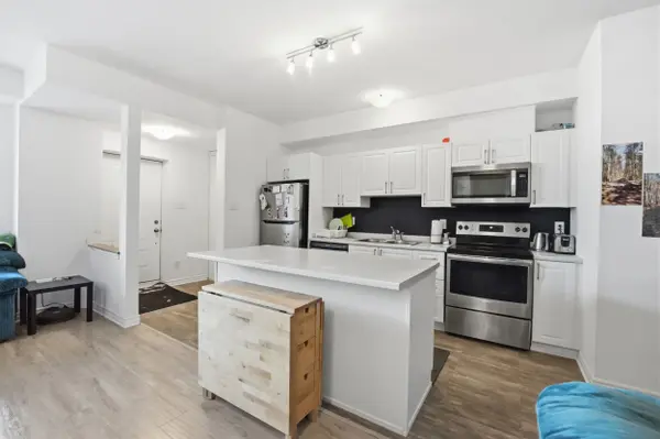 30 Jaguar Pvt Private #F, Kanata, ON K2V 0J3