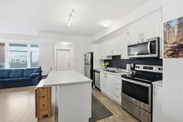 30 Jaguar Pvt Private #F, Kanata, ON K2V 0J3