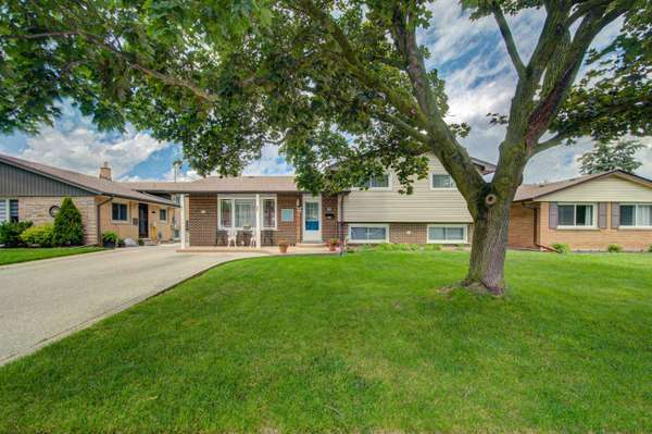 99 Highman AVE, Cambridge, ON N1R 3M2