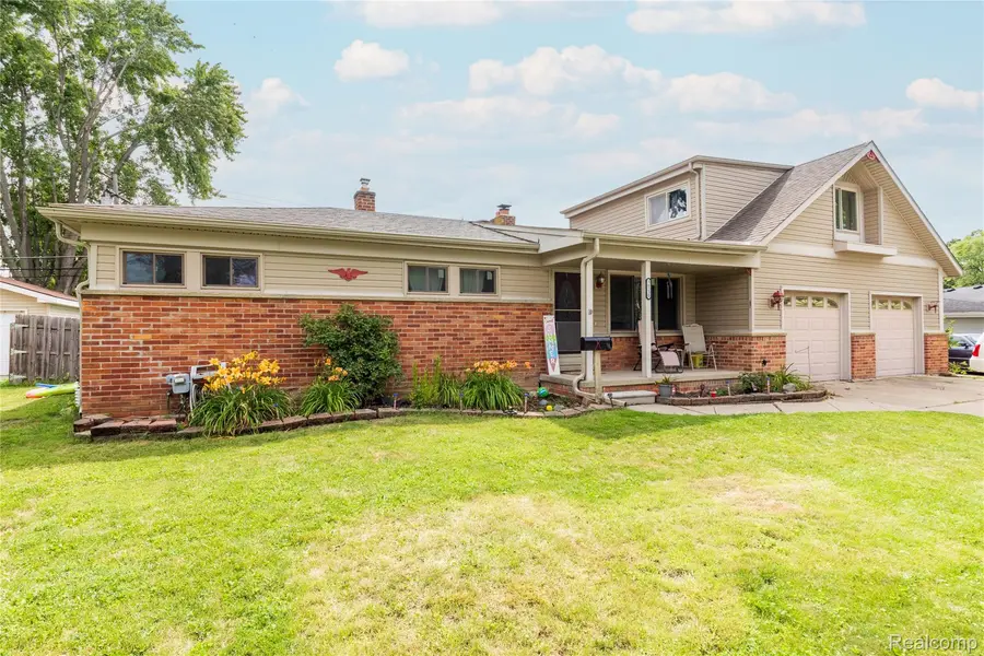 36230 N Price DR, Clinton Charter Township, MI 48035