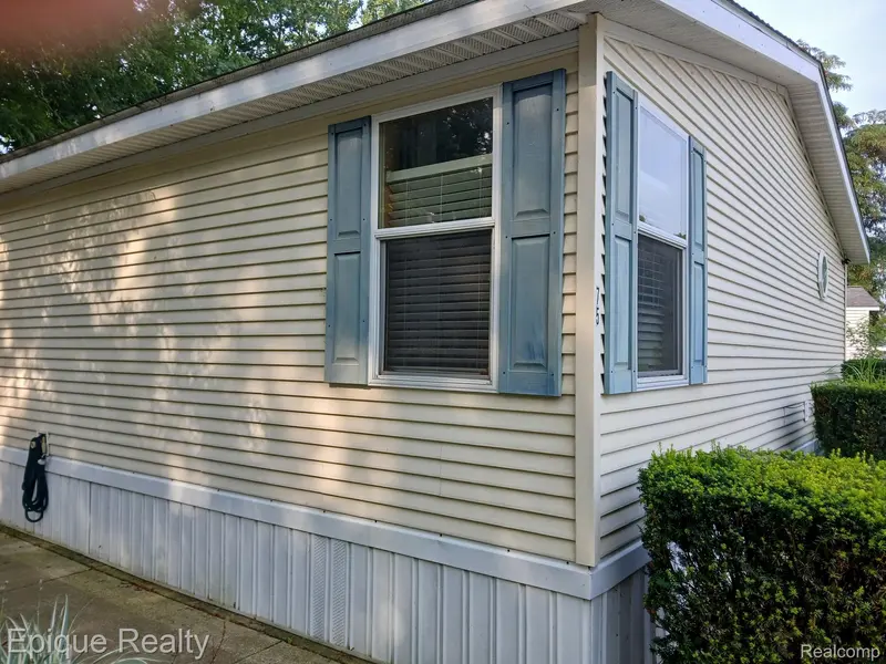 75 Carmell, Van Buren Charter Township, MI 48111