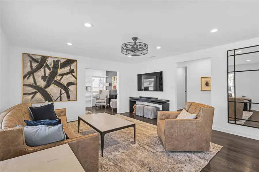 8723 Glencrest Lane, Dallas, TX 75209
