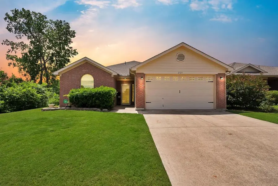 2725 Ensenada Lane, Fort Worth, TX 76108