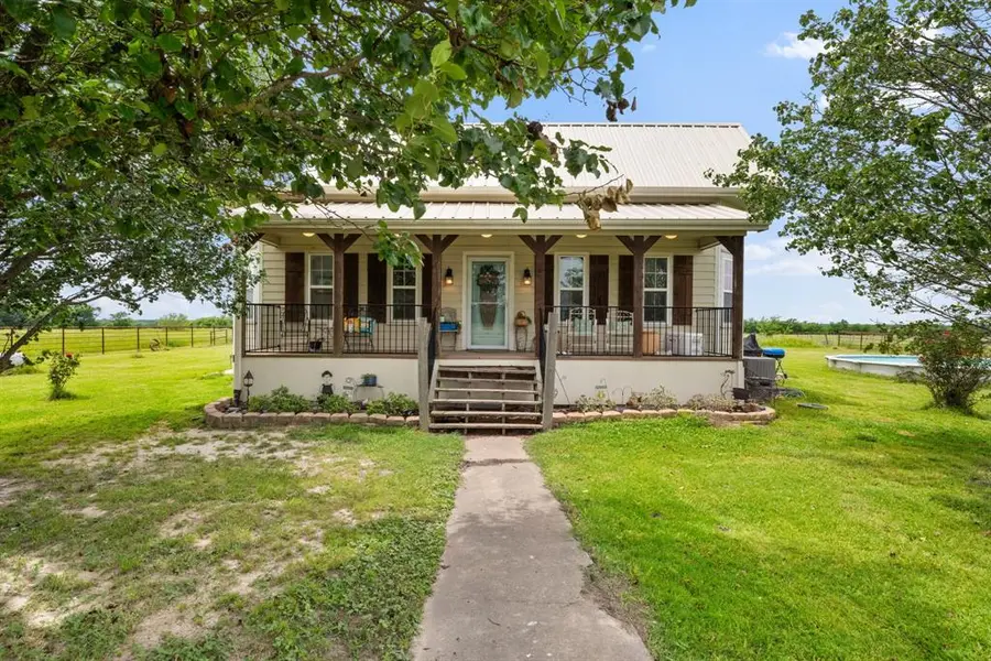 404 Fm 1566 W, Wolfe City, TX 75496
