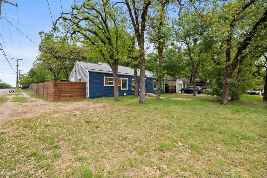 2020 Bluebonnet Drive, Fort Worth, TX 76111