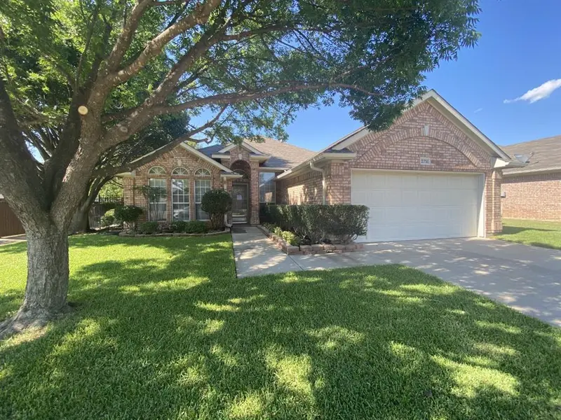 2751 Crystal Glenn Circle, Hurst, TX 76054