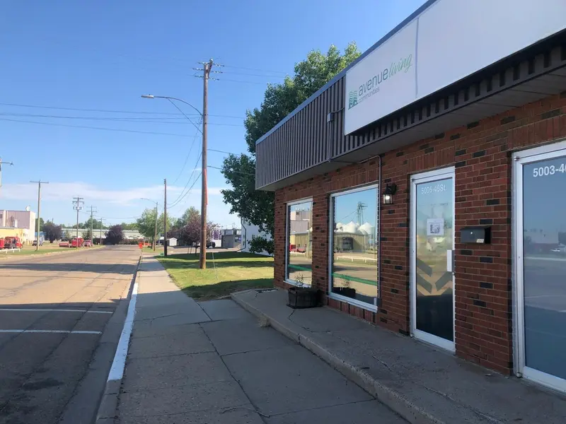 5003 46 ST, Camrose, AB T4V 3G3