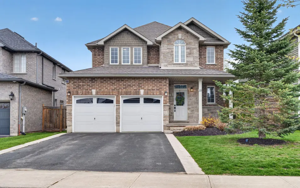 19 Garbutt CRES, Collingwood, ON L9Y 0H5