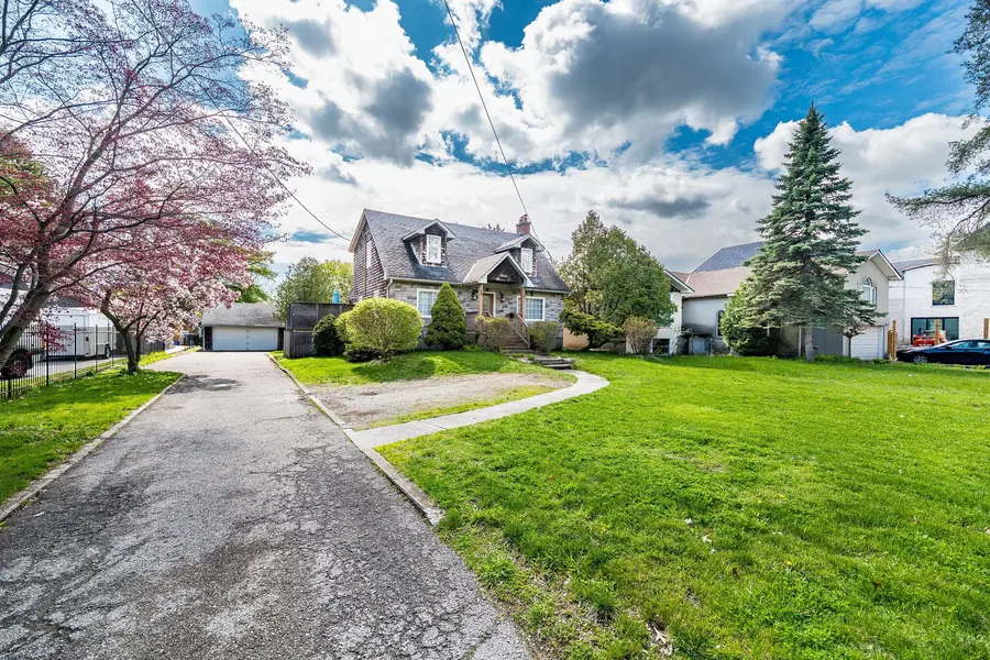 2212 Mississauga RD, Mississauga, ON L5H 2K9
