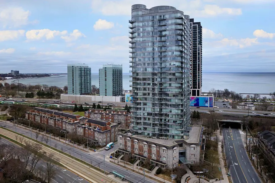 15 Windermere AVE #1803, Toronto W01, ON M6S 5A2