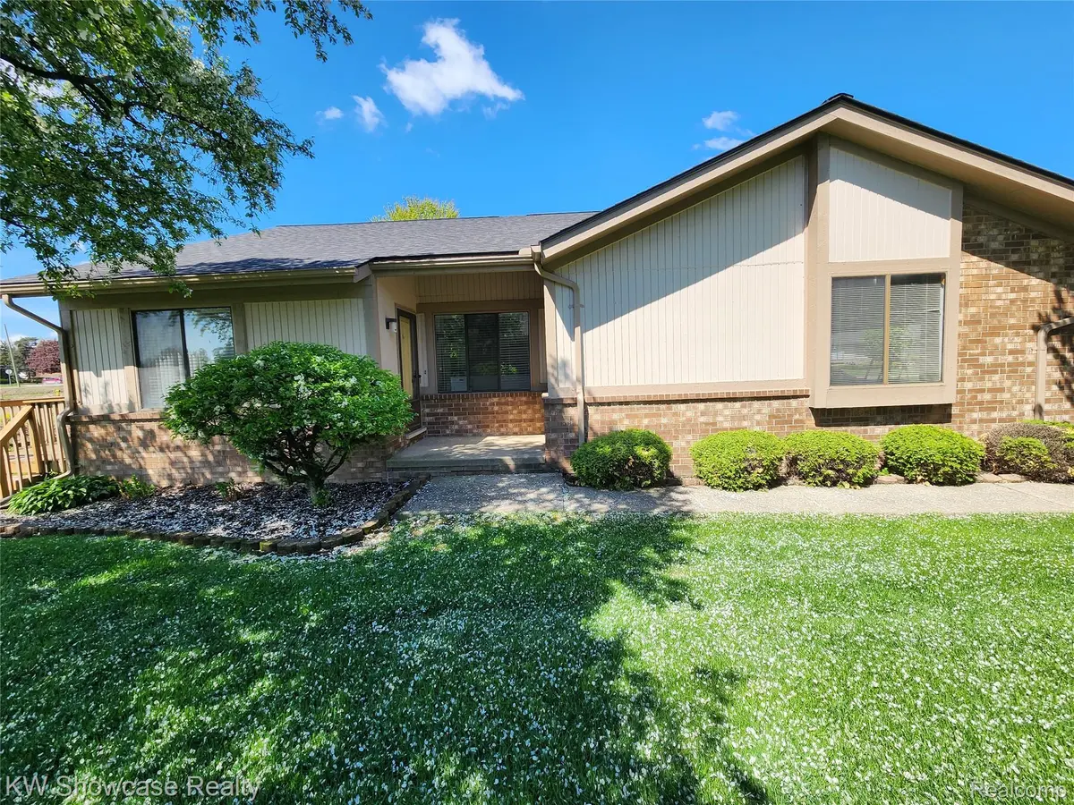 38824 Windmill Pointe S, Clinton Charter Township, MI 48038