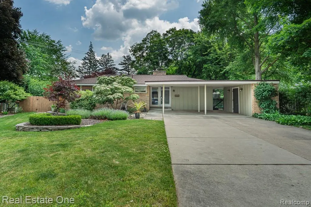 348 Charles RD, Rochester, MI 48307