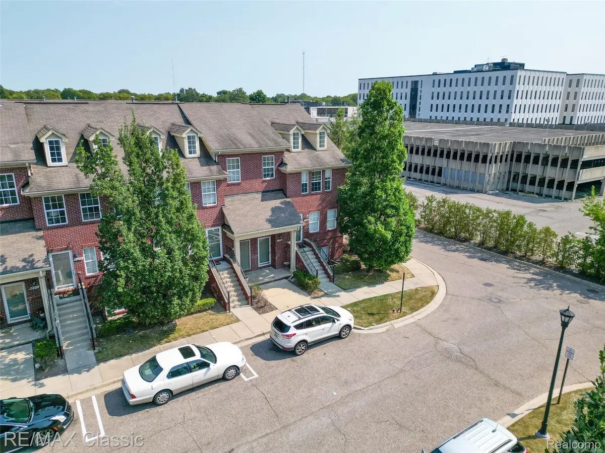 23208 Cornerstone Village DR, Southfield, MI 48075