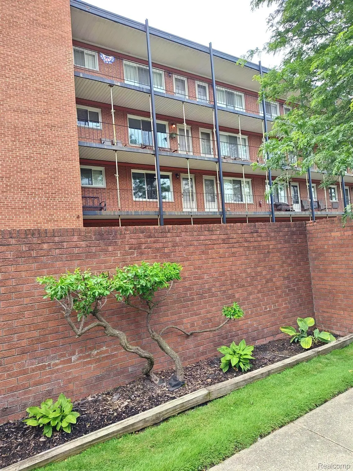 2820 Woodslee DR #302, Royal Oak, MI 48073