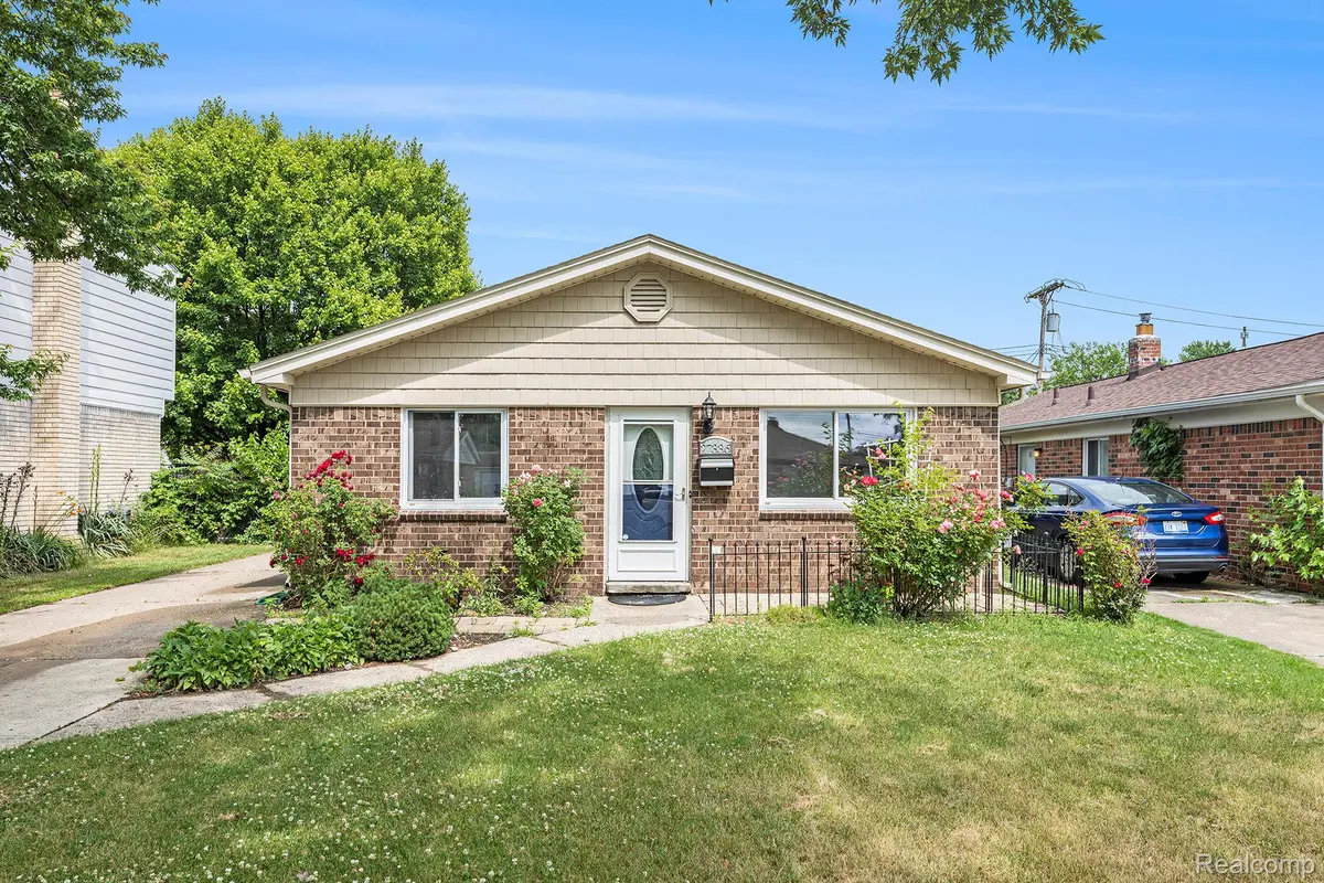 27336 Alger BLVD, Madison Heights, MI 48071