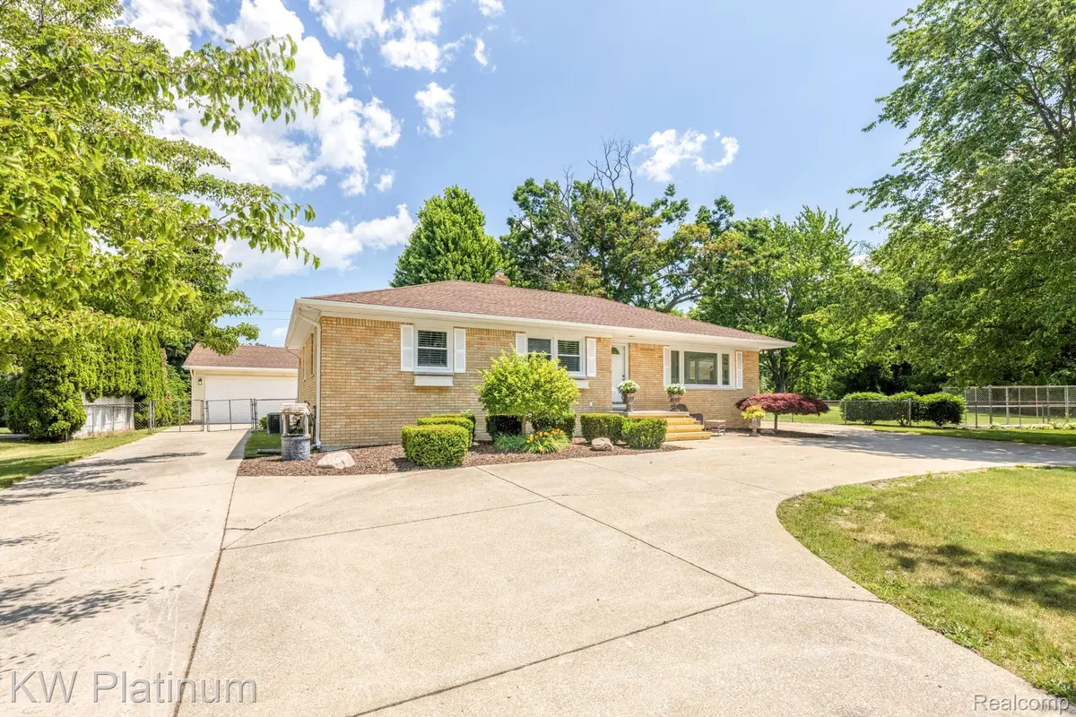 4150 Fairway DR, Fort Gratiot Charter Township, MI 48059