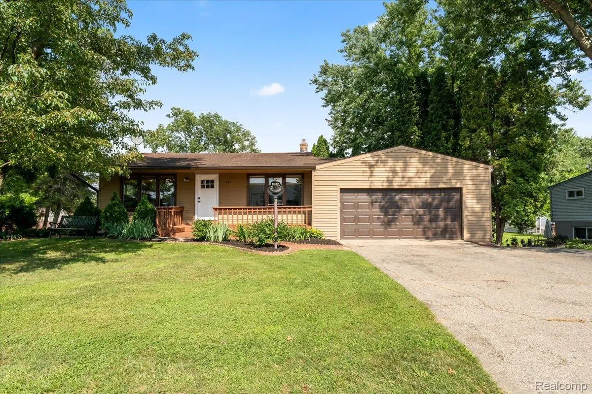 262 Cornell ST, Howell, MI 48843