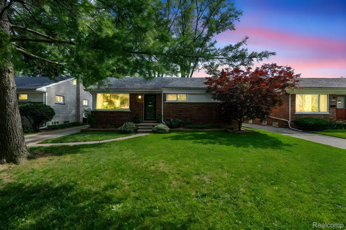 23316 Brookdale BLVD, St. Clair Shores, MI 48082