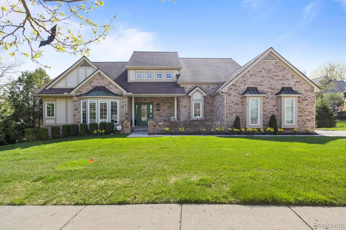 900 MCDONALD DR, Northville, MI 48167