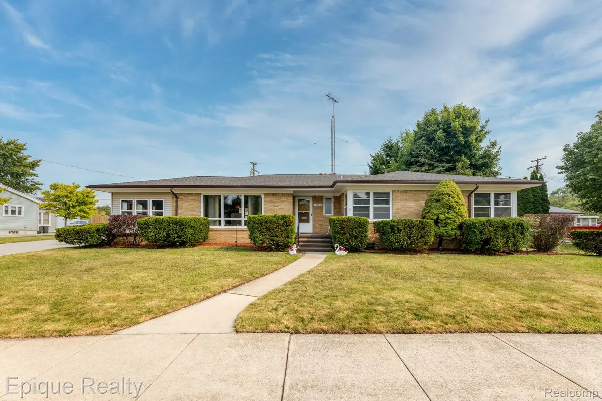 2025 Union ST, Port Huron, MI 48060