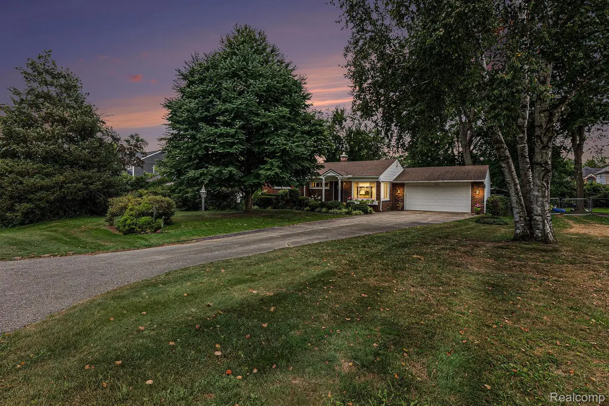 772 Marengo DR, Troy, MI 48085