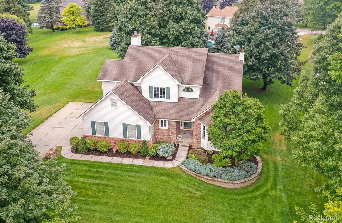 229 Maplewood DR, Brandon Charter Township, MI 48348