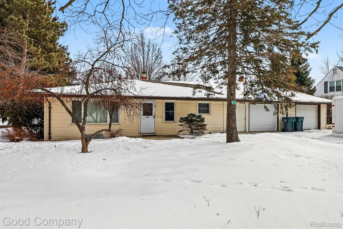 835 S Saginaw ST, Lapeer, MI 48446