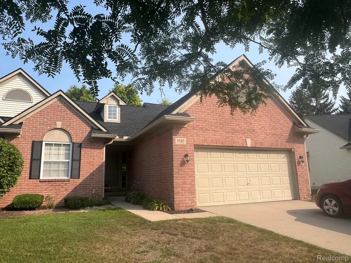 3305 Dewdrop LN, Howell, MI 48843