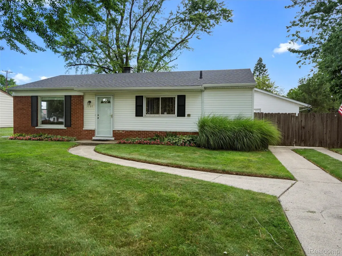 1091 Truwood DR, Rochester Hills, MI 48307