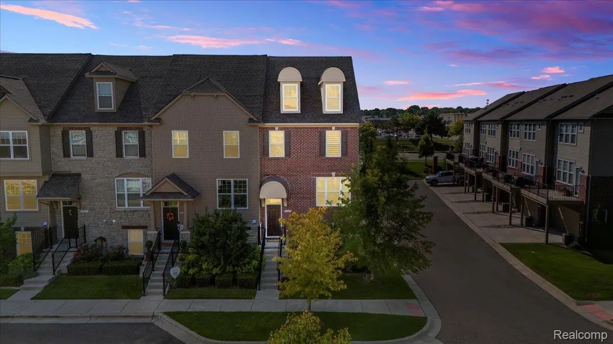 2669 HELMSDALE CIR, Rochester Hills, MI 48307