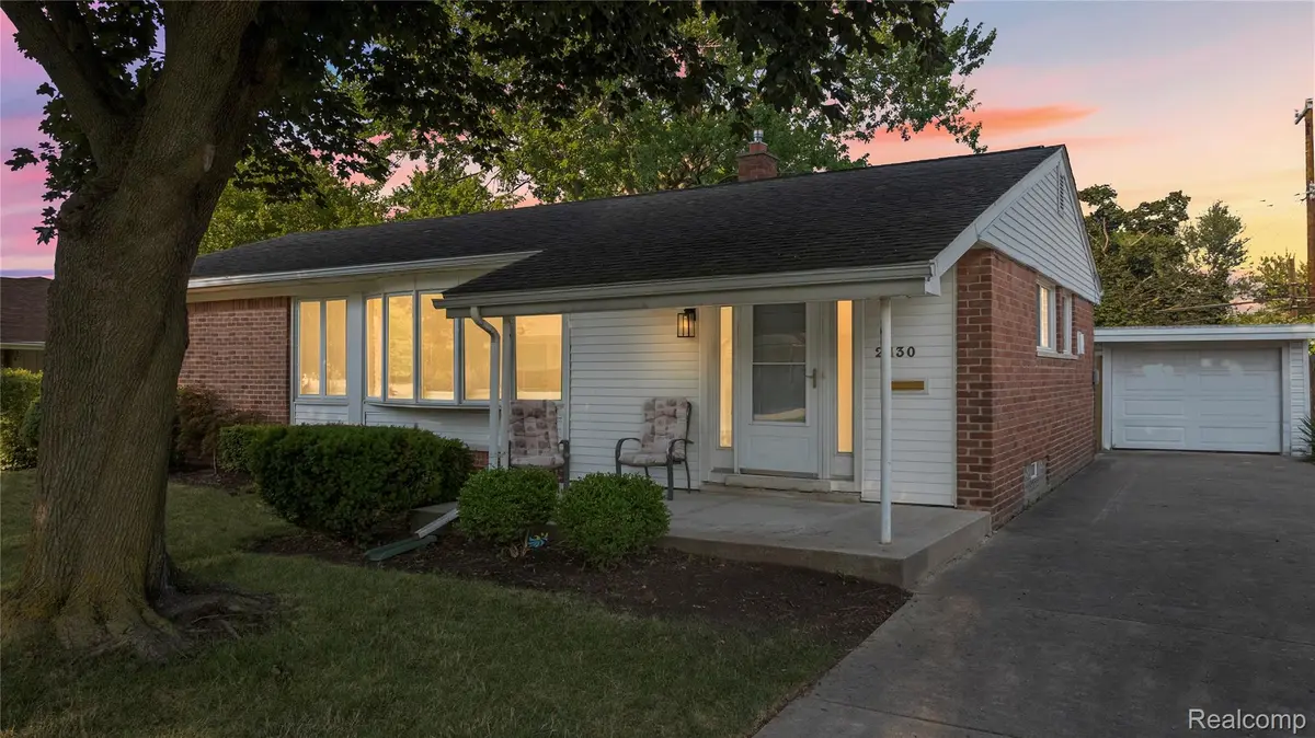 2430 Middlefield RD, Trenton, MI 48183
