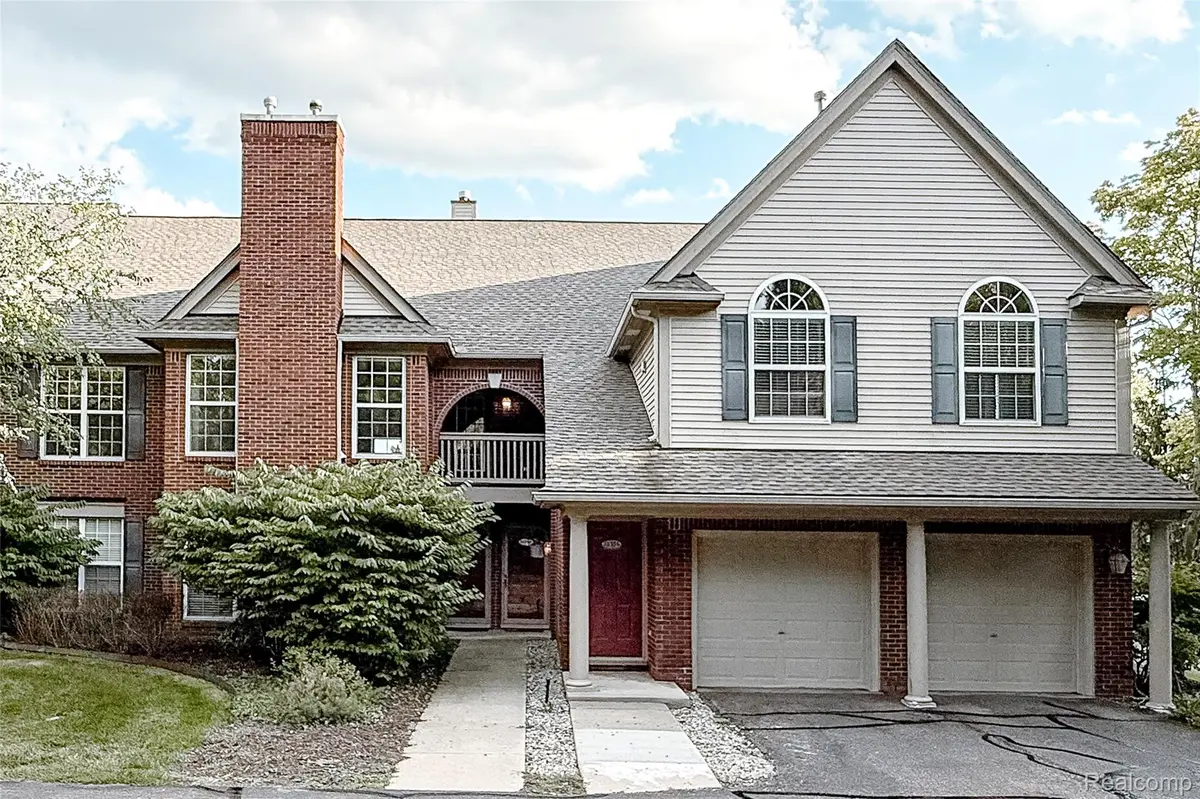 28560 Carlton Way DR, Novi, MI 48377